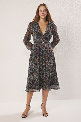 فستان منسوج متوسط ​​الطول من الشيفون بنمط بوهو وياقة مزدوجة على شكل حرف A وحزام أخضر TWOAW24EL00660