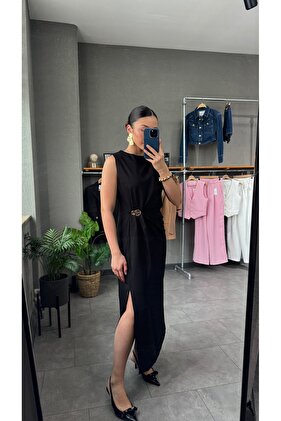 فستان طويل بفتحة مجمعة