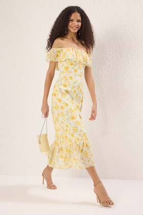 تنورة صفراء مُزينة بالزهور، تنورة متوسطة الطول من الشيفون المنسوج بخصر مكشكش TWOSS25EL00278