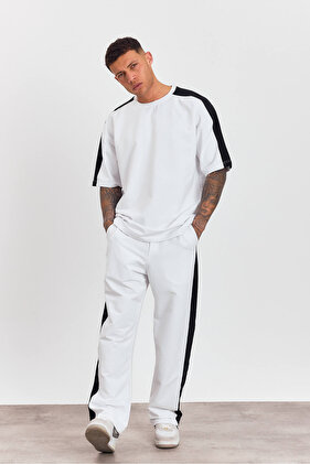 طقم علوي وسفلي مخطط كبير الحجم للرجال