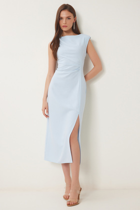 فستان نسائي أزرق سماوي منسوج منسدل متوسط الطول WF00101