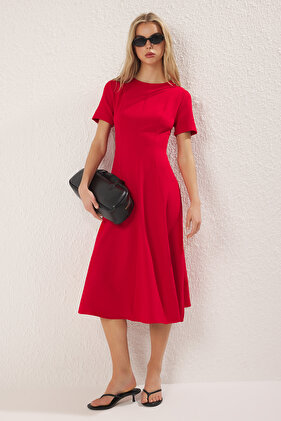 تنورة حمراء فستان منسوج متوسط ​​الطول بفتحة على الخصر TWOSS25EL00790