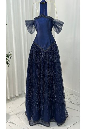 فستان سهره باللون الكحلي مع تطريز من الاسفل