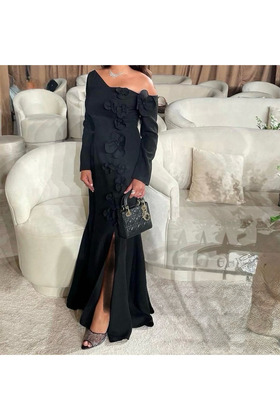 فستان اسود سادة مع وردات اسود