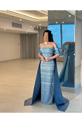 فستان مطرز بخرز مع ذيل ميكادو