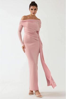 فستان ماكسي بياقة غير متماثلة