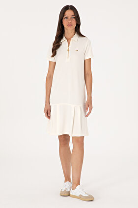 Cremefarbenes Damen-Strickkleid aus Modal-Mischgewebe mit Polokragen in Minilänge 50306741-VR071