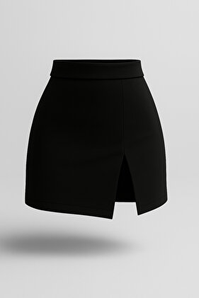 Siyah önü yırtmaçlı kadın şort etek
