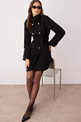 Schwarzer, zweireihiger, normaler Midi-Kaschmirmantel mit weicher Textur und goldenen Knöpfen TWOAW26KB00016