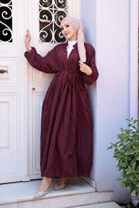 فستان نسائي مكشكش من الأمام باللون الأحمر الداكن