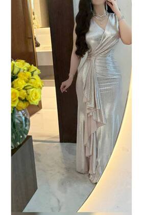 فستان سهرة لامع بدون أكمام بقصة ملفوفة