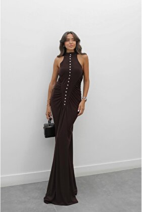 فستان بني باجلي مزين بأزرار متعددة