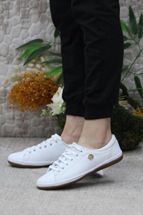 يو اس بولو اسن. حذاء رياضي نسائي من الجلد الأبيض