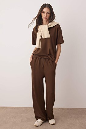 Hnedý krátky rukáv Crew Neck Relaxed/Comfortable Fit Flexibilný pletený spodný diel - Top Suit TWOAW26AU00084