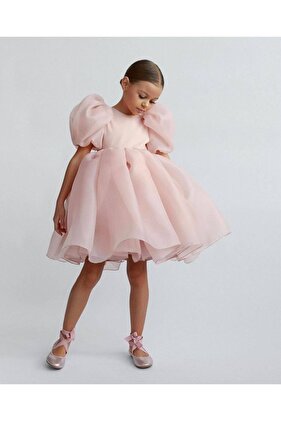 فستان مصمم للفتيات