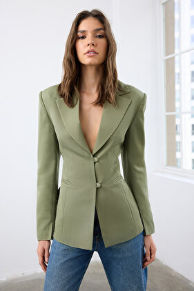 Hellkhakifarbene, taillierte, gewebte Blazerjacke mit Schnürdetail auf der Rückseite TWOAW26BC00032