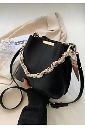 حقيبة يد وكتف نسائية سوداء اللون من الجلد الناعم مكونة من 3 أقسام مع وشاح وسلسلة إكسسوارات