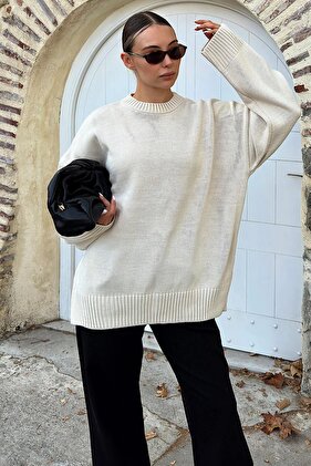 Beżowy sweter damski z okrągłym dekoltem i dzianinowym nadrukiem Biscuit