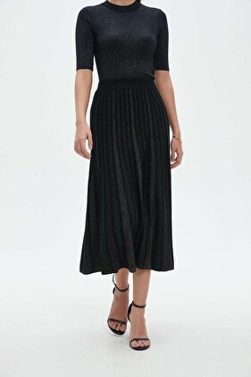 تنورة ميدي سادة مع طيات