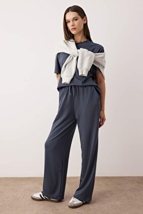 Anthrazitfarbenes, kurzärmliges Oberteil mit Rundhalsausschnitt und entspannter Passform, flexibler gestrickter Unterteil – Oberteil TWOAW26AU00084