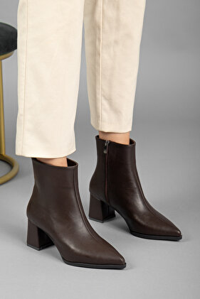 Dámské hořkohnědé kožené boty s hroty na silném podpatku