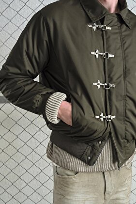 METAL AKSESUARLI HAKİ BOMBER CEKET