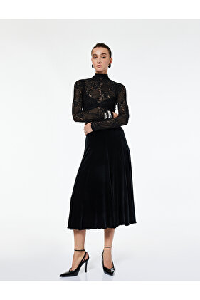 تنورة ميدي مخملية بقصة واسعة ولامعة