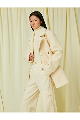 معطف قطيفة قصير مزدوج الصدر مع جيوب