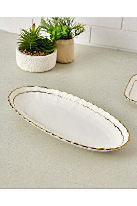 طبق أبيض ضحل بيضاوي الشكل مع حافة ذهبية