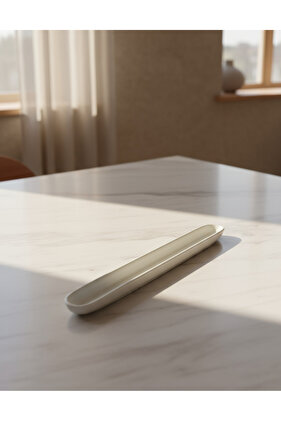 طبق تقديم أبيض