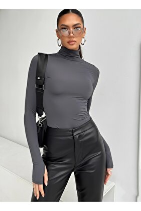 Рибальський комір з детальним оздобленням на пальцях