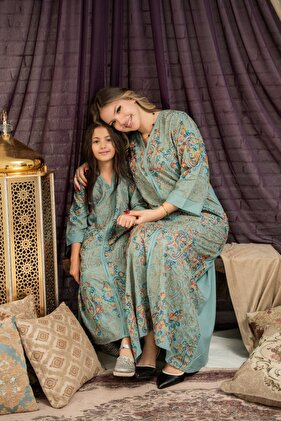 جلابية مميزة بنقشة فنية وقصة عملية تناسب مختلف الأوقاتSM -33