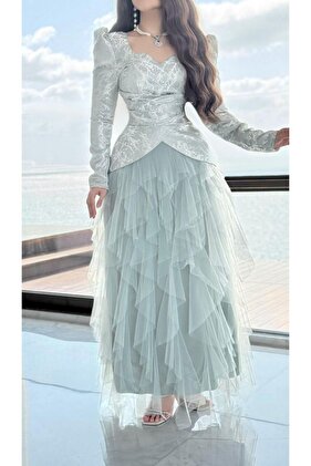 فستان سهرة أخضر فاتح بتصميم فاخر وتنورة تول أنيقة