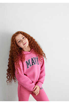 سويت شيرت وردي بغطاء للرأس مطبوع عليه شعار 7610035-70982