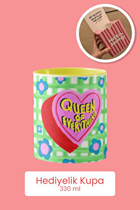 كوب من سلسلة 'ملكة كل شيء' بتصميم أصلي وطباعة رقمية، مقاس 9.5×8 سم