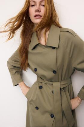 Dökümlü uzun trençkot