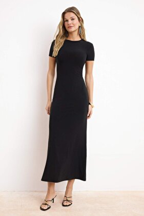 Dehnbares Strick-Maxikleid – Schwarzes, figurbetontes Bleistiftkleid mit Rundhalsausschnitt TWOSS24EL00097