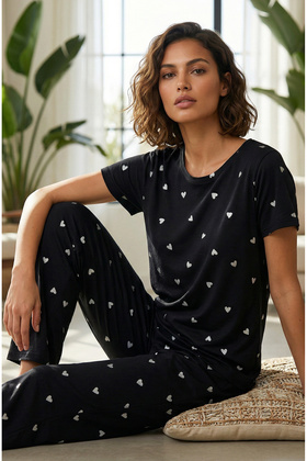 Kurzärmliges Pyjama-Set aus Baumwolle mit Herzmuster in Schwarz und Weiß