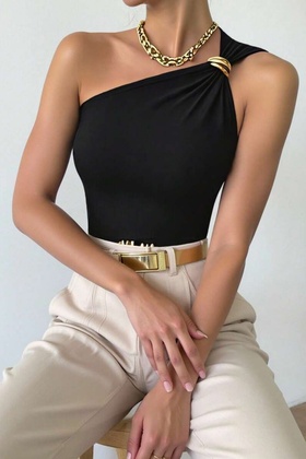 One-Shoulder Accessory Detail Blouse Jt9399