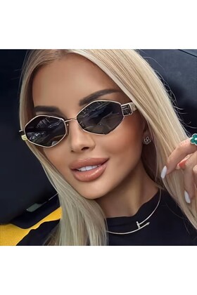 - Women's glasses, French retro glasses, PC material, fashionable and versatile