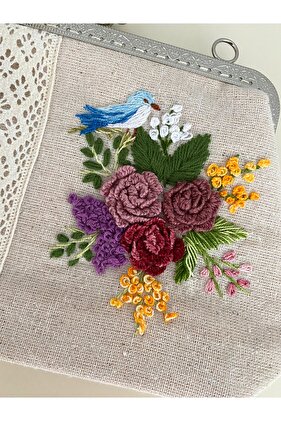 25x15 cm ölçülerinde El nakışlı , Vintage detaylı %100 El Yapımı Keten Çanta