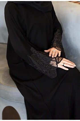 عباية ايفان, عباية بتصميم عصري باكمام شفافه