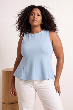 Blaue, dehnbare, gestrickte Bluse mit Nullärmeln und Rundhalsausschnitt in Übergröße TBBSS26AF00165