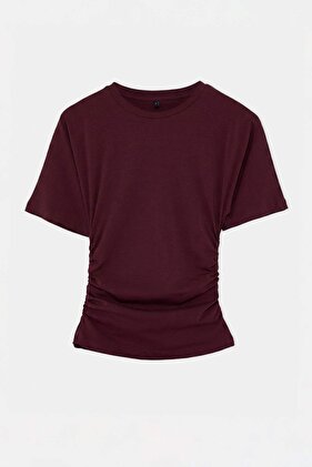 Koyu Vişne Fitted Bisiklet Yaka Kısa Büzgülü Pamuklu Esnek Örme T-Shirt TWOSS26TS00052