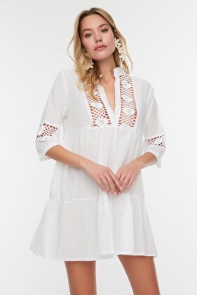 Weißes Strand-Minikleid aus gewebter Spitze aus 100 % Baumwolle TBESS20EL0854