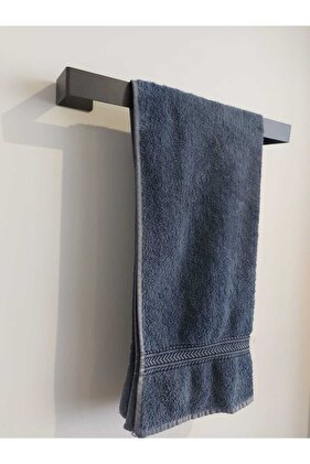 Siyah Metal Havluluk