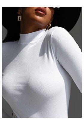 Bluză de damă, albă, cu jumătate de gât țesut