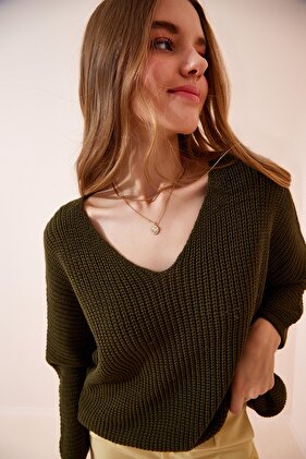 المرأة الكاكي الخامس الرقبة السيلانيك متماسكة كبيرة الحجم التريكو البلوز ZA00059