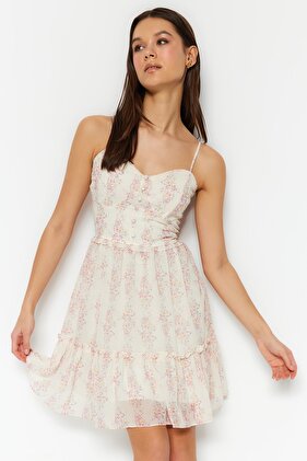 Biała, wzorzysta sukienka z kwiatowym wzorem, dekoltem w serek, mini, podszewką z szyfonu, tkana, z rozcięciem w talii TWOSS23EL01782