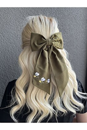 مشبك أوتوماتيكي بفيونكة خضراء مطرزة على شكل نحلة